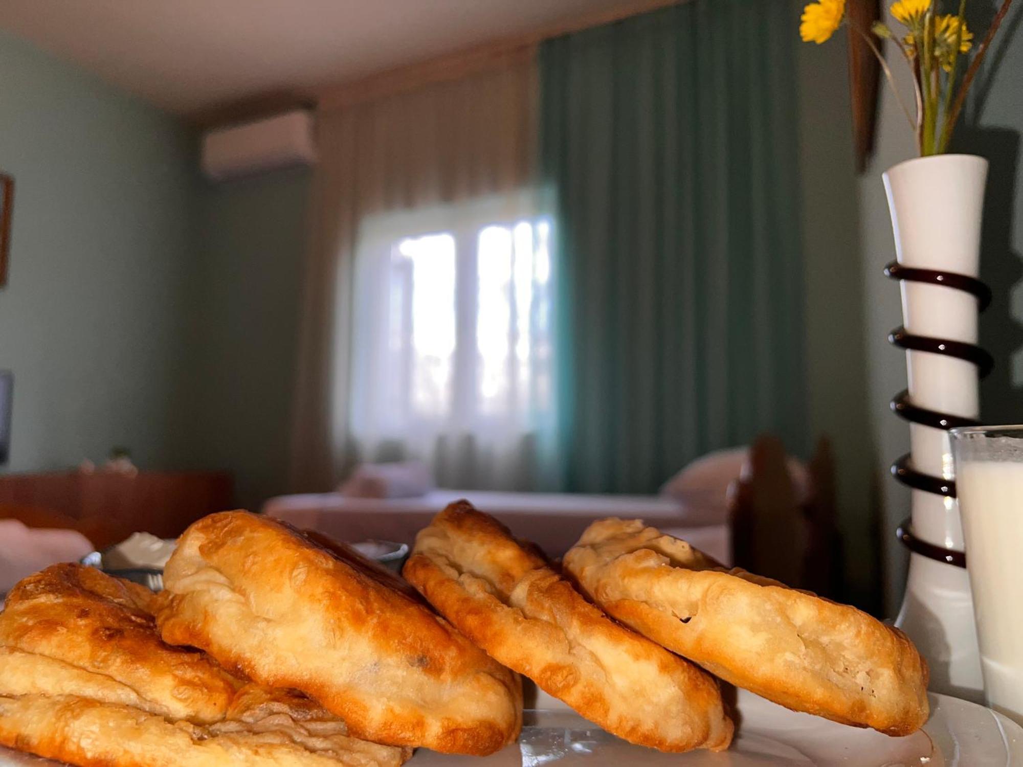 Berat Private Room In Haxhialiu Villa Dış mekan fotoğraf