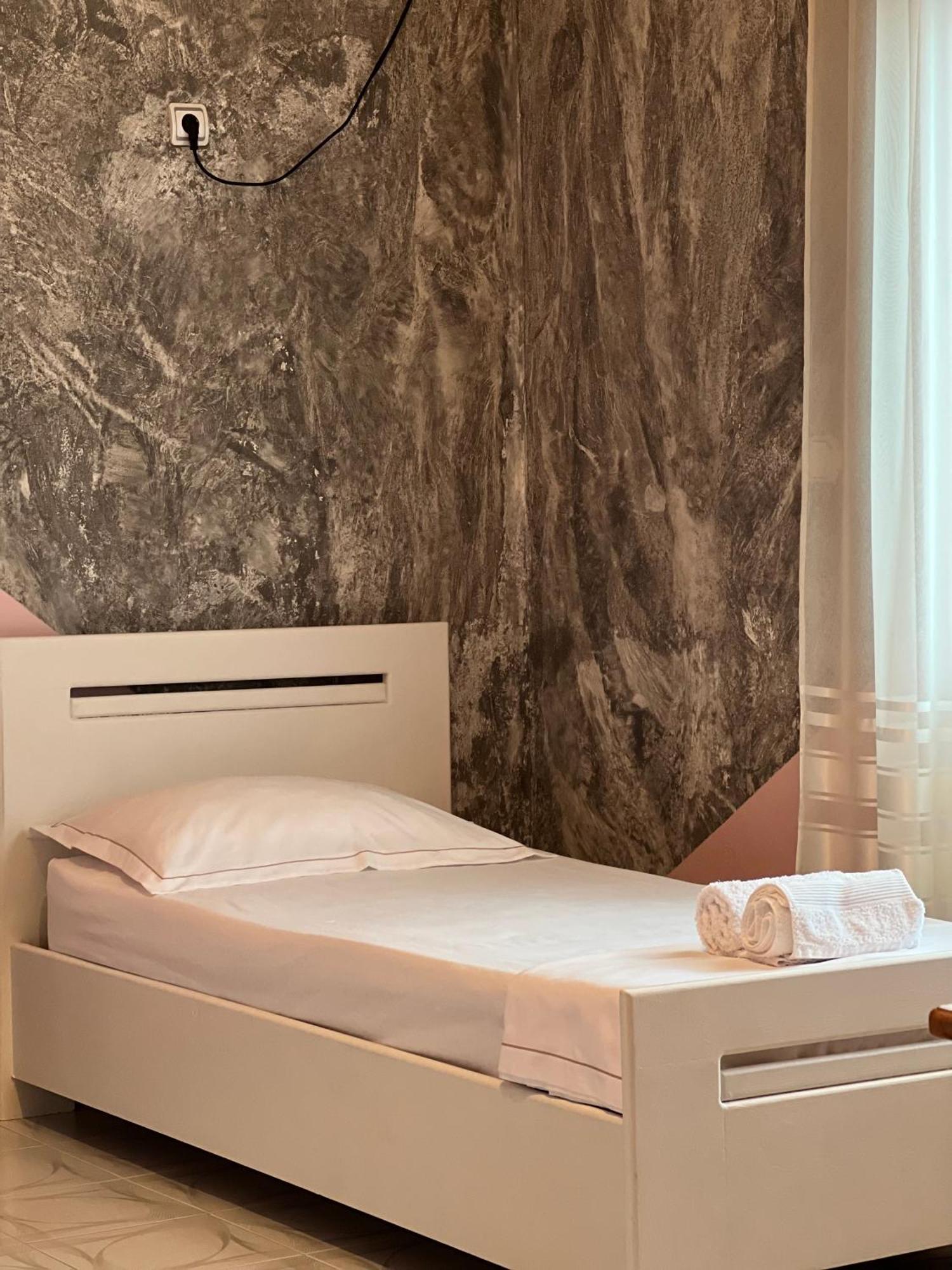 Berat Private Room In Haxhialiu Villa Dış mekan fotoğraf